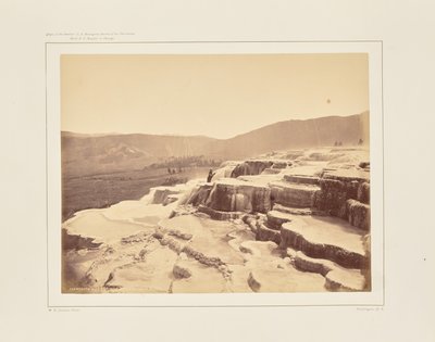 Mammoth Hot Springs Gardinerjoen varrella tekijältä William Henry Jackson