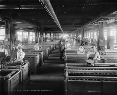 Workers in Plating Department, National Cash Register Company, Dayton, Ohio, USA, n. 1902 (b/w kuva) tekijältä William Henry Jackson