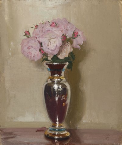 Vaaleanpunaisia ruusuja hopeakiiltävässä maljakossa tekijältä William Nicholson