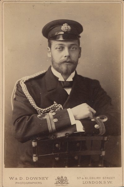 Walesin prinssi George merivoimien univormussa tekijältä William and Daniel Downey