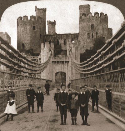 Conway, Wales, Keskiaikainen linna ja silta, 1901. tekijältä Works and Sun Sculpture Studios