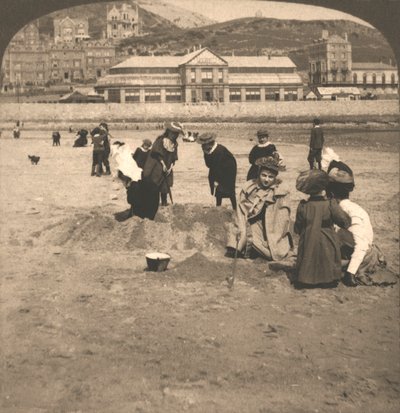 Rannalla Llandudnossa, Walesissa, 1894. tekijältä Works and Sun Sculpture Studios