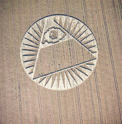 Viljaympyrä vehnäpellolla, Highclere, Hampshire, 21. heinäkuuta 2002 (ilmakuva) tekijältä Ferdinand Georg Waldmuller