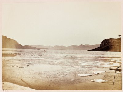 Kapteeni George Naresin (1831-1915) arktinen tutkimusmatka (1875-1876): Dobbin Bay katselee pohjoiseen tekijältä Frederick (attr. to) Barnard