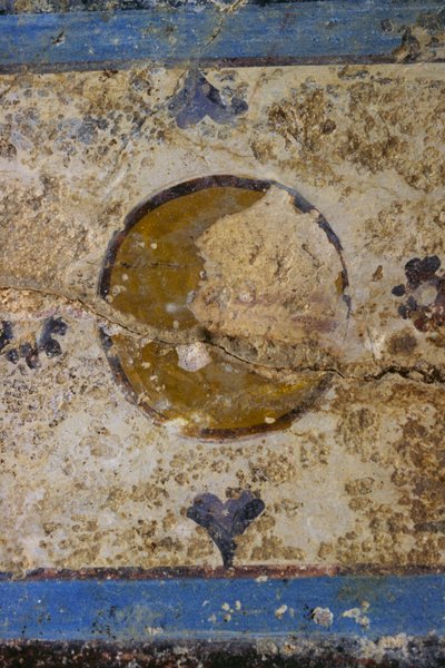 Freskon fragmentti, Salus Augusta Temple-Cryptoporticus, muinainen roomalainen Urbs Salvian kaupunki, Urbisaglia, Marche, Italia (kuva) tekijältä William Walcutt