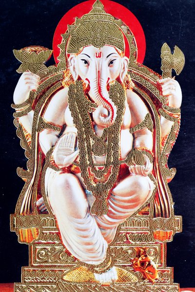 Ganesha tai Ganapati: elefanttipäinen hindujumala. tekijältä . .