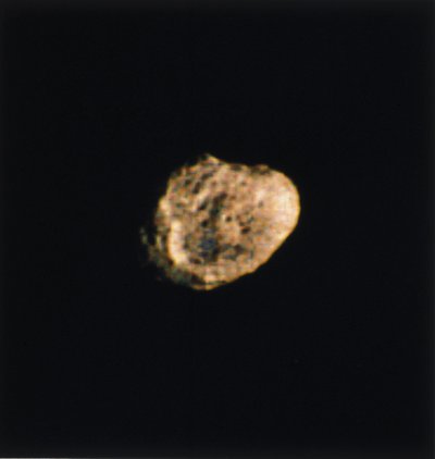 Hyperion, yksi Saturnuksen kuista, valokuvannut Voyager 2 tekijältä Ferdinand Georg Waldmuller