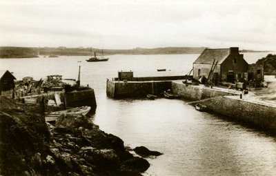 Isle of Ouessant: Lampaulin satama nousuveden aikaan, noin 1900-1920 (valokuva) tekijältä . .