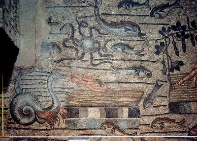 Valaan sylkemä Joonas, yksityiskohta koristeellisesta jalkakäytävästä, jossa on kristillisiä kuvia ja pakanallisia symboleja, n. 313 jKr (mosaiikki) tekijältä Hippolyte Lalaise Devéria