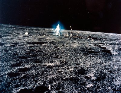 Miehitetty avaruuslento, USA, Apollo 12 Apollo 12 astronautti Kuussa tekijältä Ferdinand Georg Waldmuller