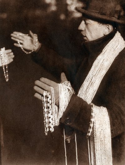 Myyjällä on helmesäästäjä USA:n New Yorkin kaduilla. 1929 (painettu) tekijältä . .