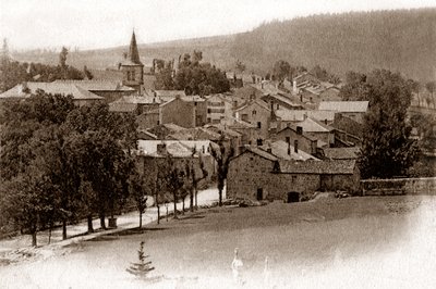 Saint-Bonnet-le-Froidin kylä 1900-luvun alussa (postikortti) tekijältä . .