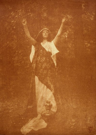 Nainen maljakolla, n 1906 tekijältä John Pardon