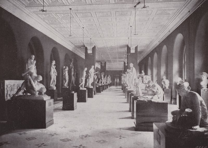 Sculpture Hall, Victoria and Albert Museum (m/v kuva) tekijältä (after) English photographer