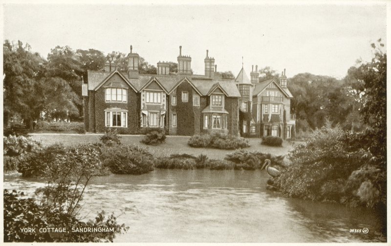 York Cottage, Sandringham (m/w kuva) tekijältä (after) English photographer