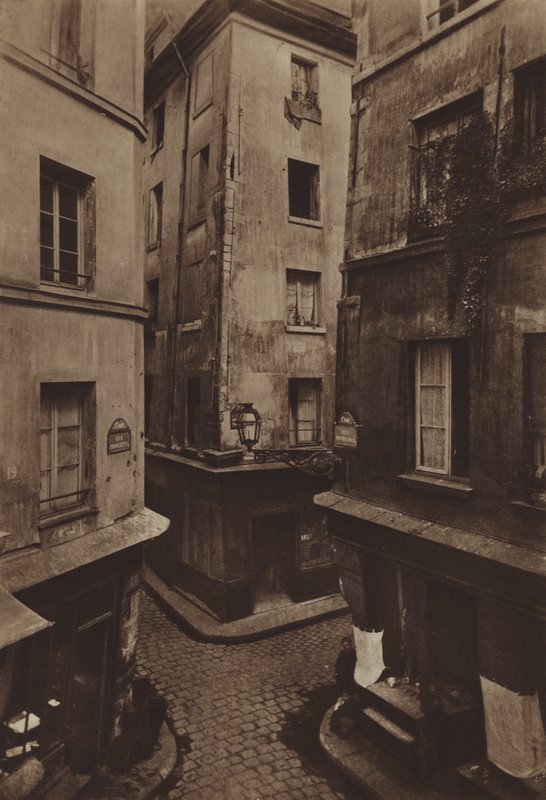 Mondetour-, Pirouette- ja Petite-Truanderie-katujen risteys vuonna 1886 (b/w kuva) tekijältä (after) French Photographer