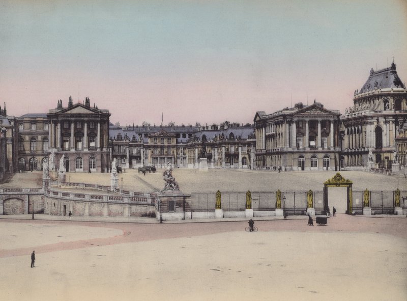 Facade du Chateau, Linnan edessä (värillinen kuva) tekijältä (after) French Photographer