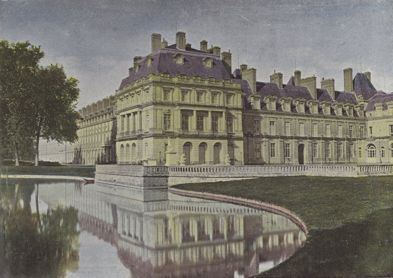 Fontainebleau, Cour de la Fontaine (foto en color)finès tekijältä (after) French Photographer