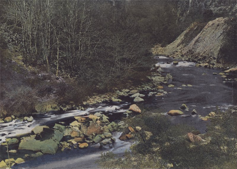 Gorges de la Cere lähellä Laval de Cereä (värillinen kuva) tekijältä (after) French Photographer