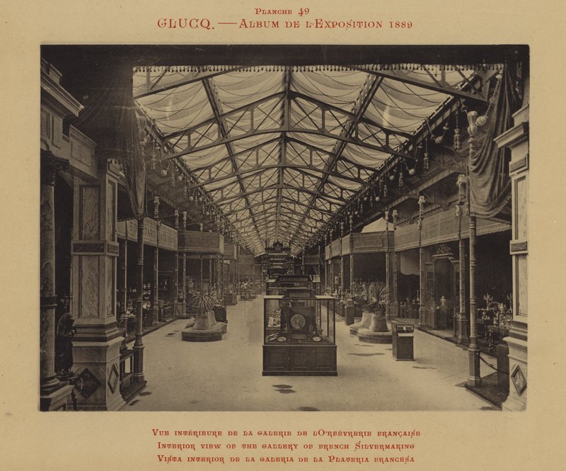 Sisäkuva ranskalaisen hopeanvalmistuksen galleriasta (m/v kuva) tekijältä (after) French Photographer