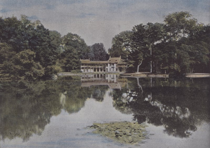 Petit Trianon, Näkymä Hamletille ja järvelle (värillinen kuva) tekijältä (after) French Photographer