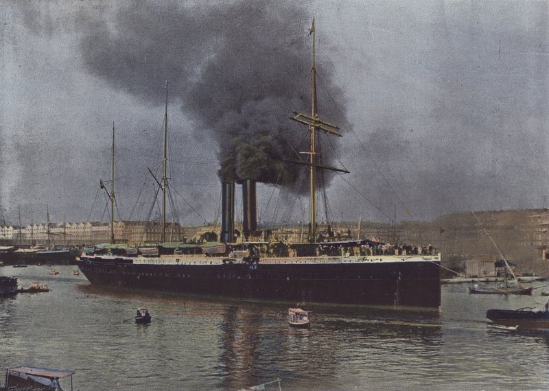 Marseille, Messageries Maritimesin laiva lähtemässä satamasta (värillinen kuva) tekijältä (after) French Photographer