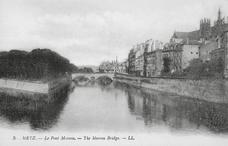 Metz: Pont Moreau (s/w-kuva) tekijältä (after) French Photographer