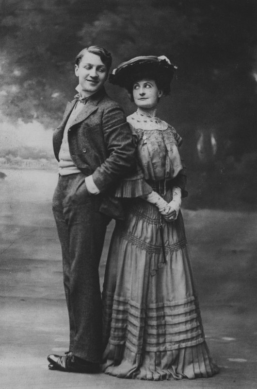 Sacha Guitry ja Charlotte Lyses (s/w-kuva) tekijältä (after) French Photographer