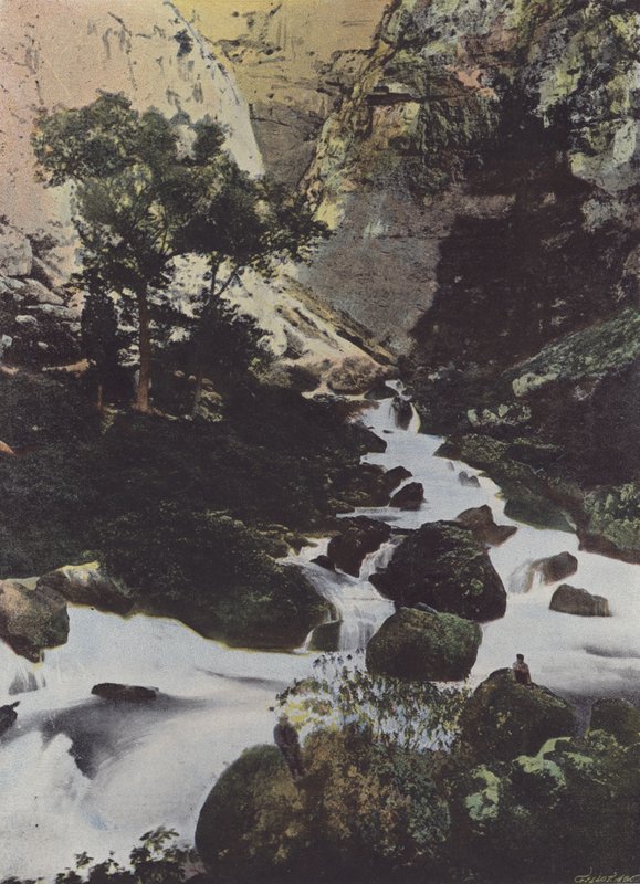 Sorguen lähde Fontaine de Vauclusessa (värillinen kuva) tekijältä (after) French Photographer