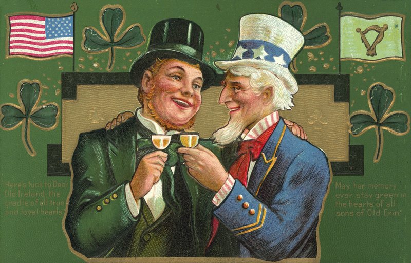 Setä Sam ja leprechaun kolkuttivat lasejaan tekijältä American School