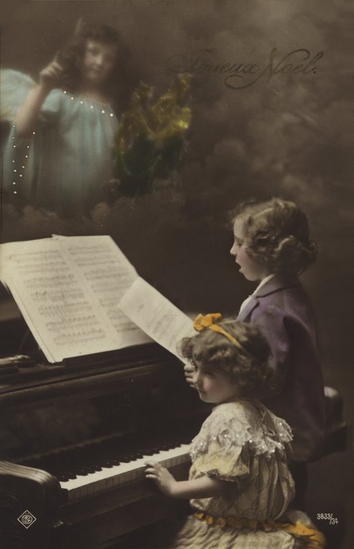 Lapset soittavat pianoa tekijältä French Photographer