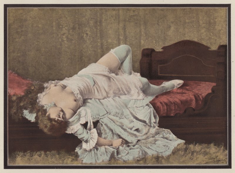 Nainen makaa sängyllä (väri litho) tekijältä Adolphe Frederic Lejeune