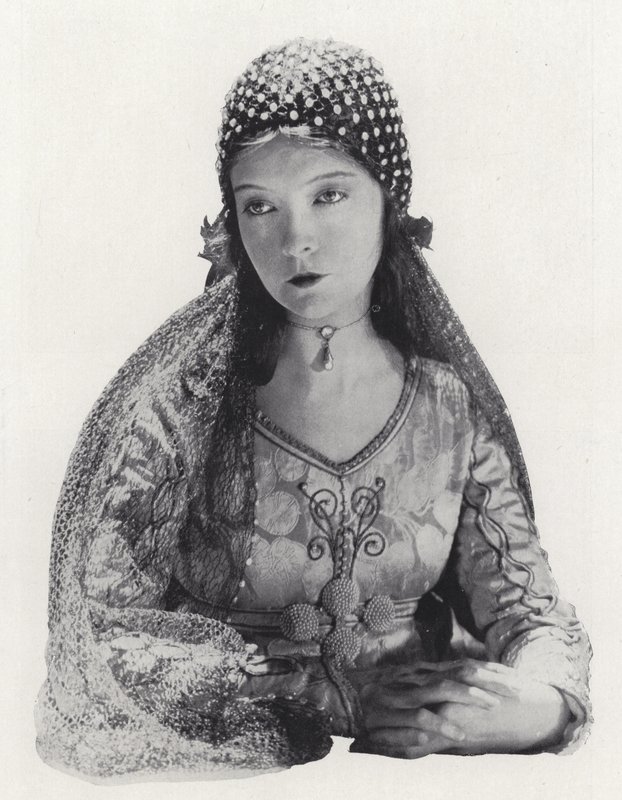 Lillian Gish, yhdysvaltalainen näyttelijä ja elokuvatähti tekijältä American Photographer