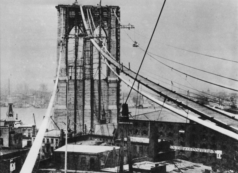 Brooklyn Bridge, New York, rakenteilla, n. 1880 (b/w kuva) tekijältä American Photographer (after)