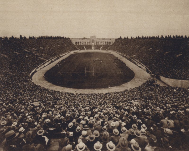 Kalifornia: Los Angeles Coliseum (m/w kuva) tekijältä American Photographer (after)