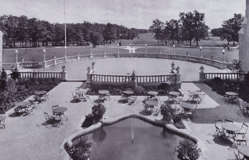 Chicago: Garden Court, Olympia Fields Golf Club (m/v kuva) tekijältä American Photographer (after)