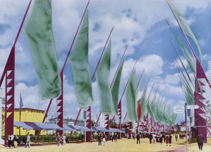 Chicagon vuoden 1934 maailmannäyttely: The Avenue of Flags (kuva) tekijältä American Photographer (after)