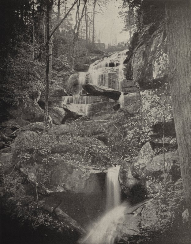 Fall Creek Cascade, Pohjois-Carolina (m/w kuva) tekijältä American Photographer (after)