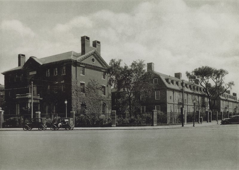 Harvardin yliopisto: Phillips Brooks House; Mower Hall, asuntola; Lionel Hall, asuntola (m/w kuva) tekijältä American Photographer (after)
