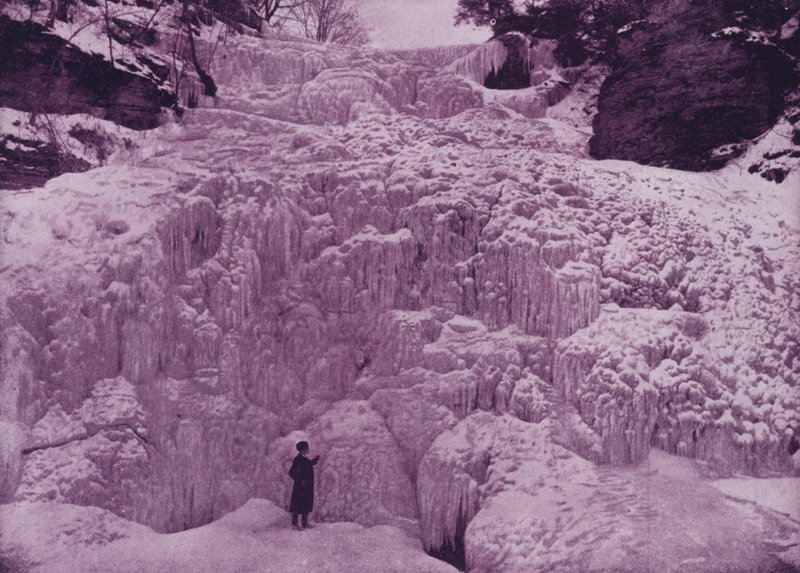Hector Falls, Watkins Glen, talvella (m/w kuva) tekijältä American Photographer (after)