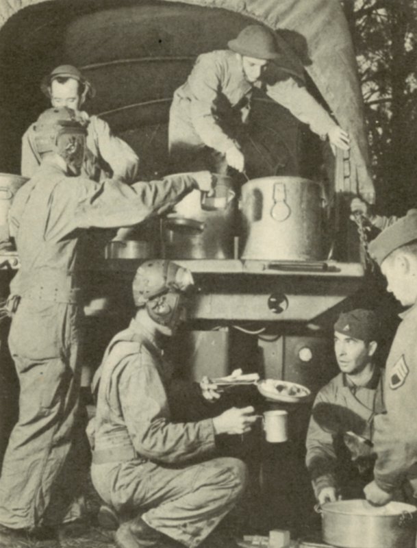 Kuvitus Yhdysvaltain armeijan panssaroituihin joukkoihin (b/w kuva) tekijältä American Photographer (after)