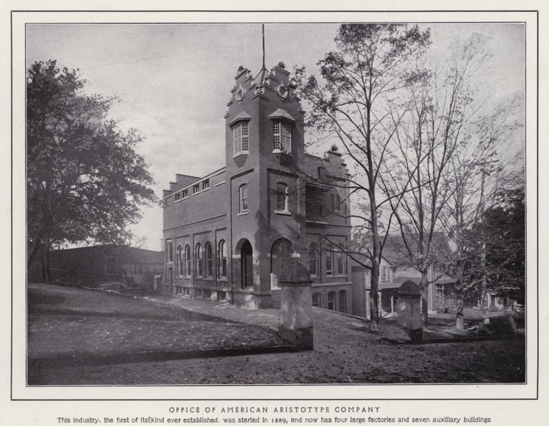 Jamestown, NY: American Aristotype Companyn toimisto (m/v kuva) tekijältä American Photographer (after)