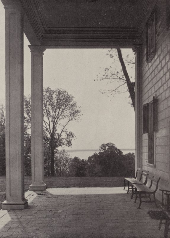 Mount Vernon: East Portico (m/w kuva) tekijältä American Photographer (after)