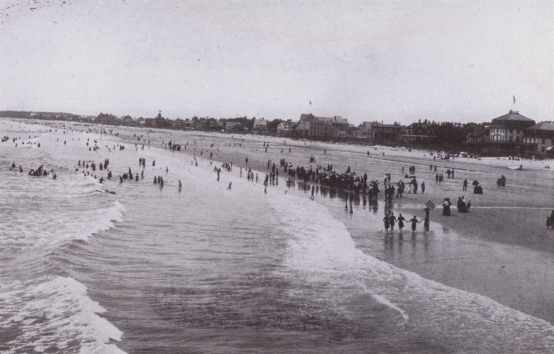 Old Orchard Beach, Maine: Old Orchard Beach (s/w-kuva) tekijältä American Photographer (after)