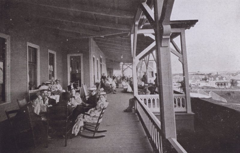 Old Orchard House, Maine: Piazza-kohtaus (m/w kuva) tekijältä American Photographer (after)