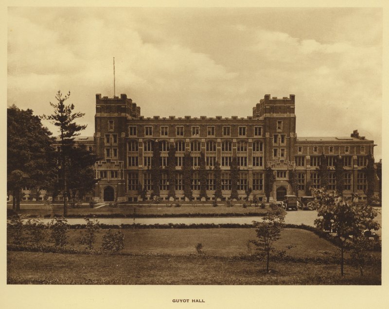 Princetonin yliopisto: Guyot Hall (m/w kuva) tekijältä American Photographer (after)