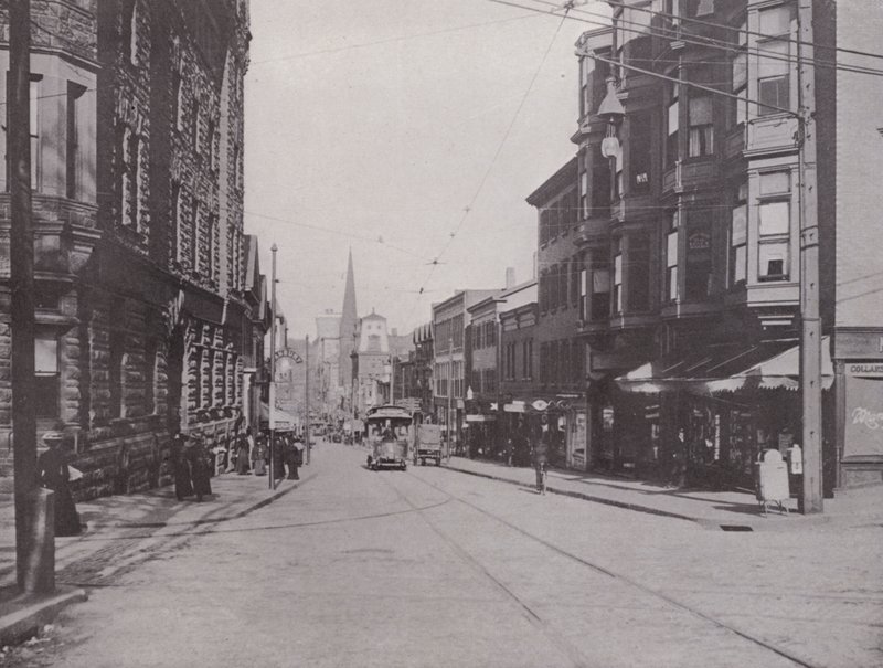 Providence, Rhode Island: Westminster Street East katedraalista (m/w kuva) tekijältä American Photographer (after)
