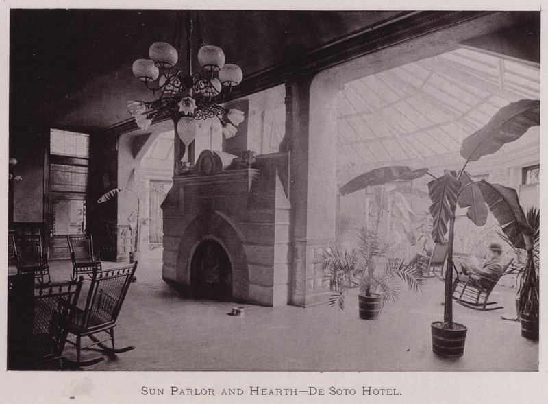 Sun Parlor and Hearth, De Soto Hotel (m/w kuva) tekijältä American Photographer (after)