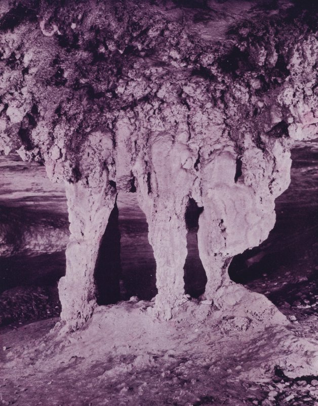 Morsiusalttari, Mammoth Cave (m/w kuva) tekijältä American Photographer (after)