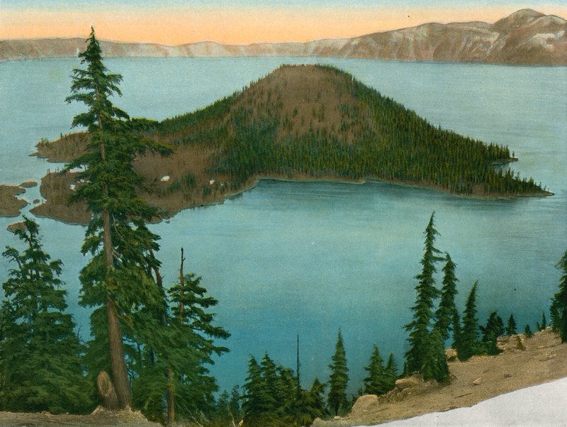 Wizard Island, Crater Lake (kuva) tekijältä American Photographer (after)